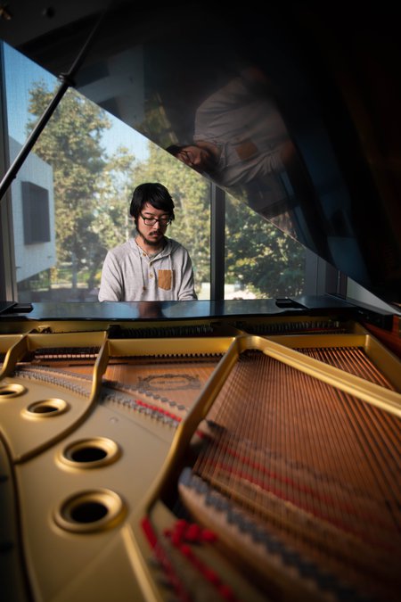 Shinko Forte at the piano