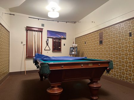 Picture of the pool table room at Palomar's 200-inch.