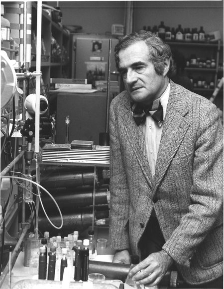 Robert Sinsheimer in his laboratory, 1974.